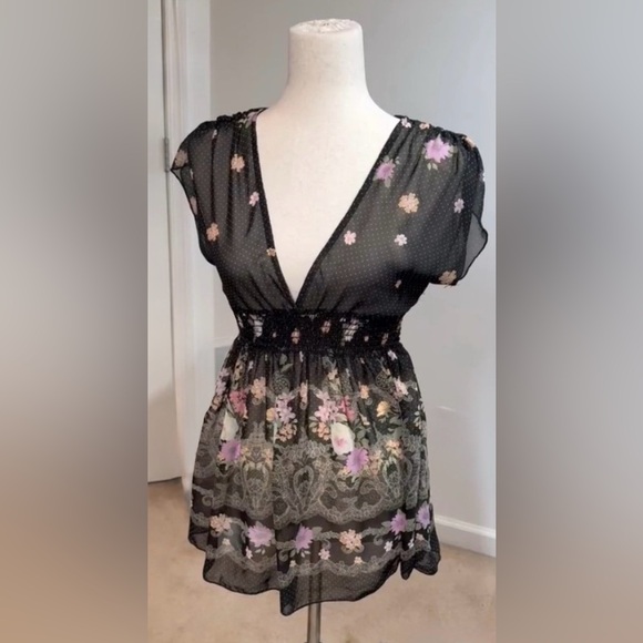 Flirty Floral Sheer multi top - Picture 1 of 10